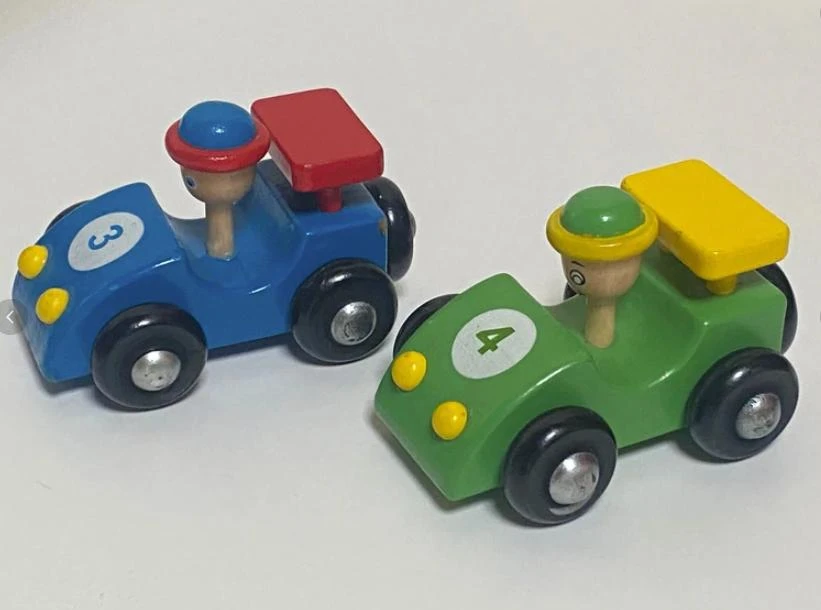 Lote dos coches Fórmula 1 de madera – photo 3